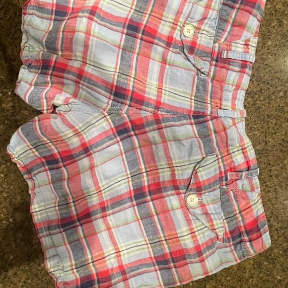 Banana Republic Bundle of 3 shorts-like new size 4. - Picture 6 of 9